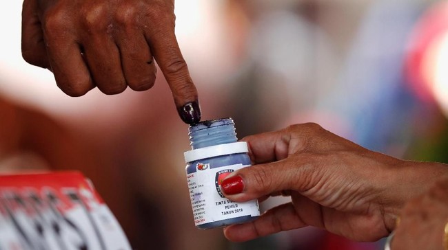 Tagar #Pemilu2019 menjadi tempat warganet menceritakan pengalaman memilih hingga pamer jari bertinta. 
