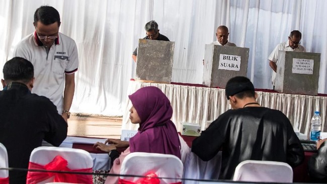 Sebanyak 15 narapidana di Lapas Sukamiskin tidak mencoblos pada Pemilu 2019 karena bermasalah dalam hal administrasi kependudukannya.
