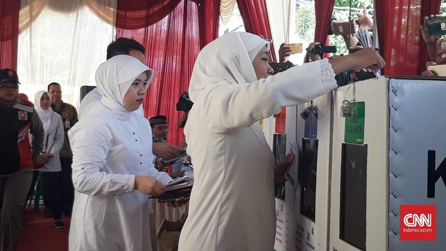 Survei terbaru dari SSC menunjukkan elektabilitas masih tertinggi untuk Pilgub Jatim disusul dua politikus PDIP, Risma dan Eri Cahyadi.