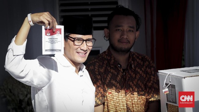Di akun instagramnya, Sandiaga mengaku sedang sakit dan sudah dijenguk oleh Prabowo Subianto usai pengumuman hasil hitung cepat pilpres 2019 Rabu (17/4) malam.