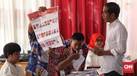 Jokowi Unggul Jauh dari Prabowo di TPS Sendiri