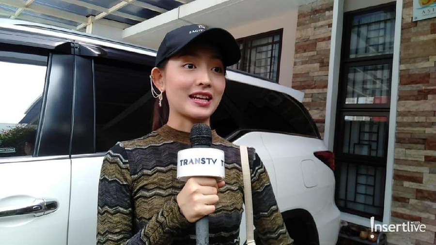 Natasha Wilona Mendapat Hadiah Anjing Dari Fans