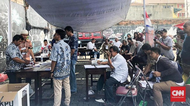 Sekjen Kemendagri Hadi Prabowo mengatakan Kemendagri mendukung rencana KPU melarang eks napi kasus korupsi maju dalam Pilkada Serentak 2020.