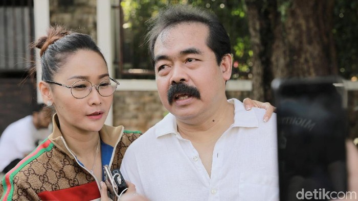 Inul Daratista di TPS 171, Pondok Indah, Jakarta Selatan.
