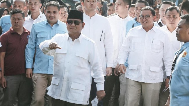 Fadli Zon mengatakan rencana untuk tidak menggugat sengketa Pemilu 2019 ke Mahkamah Konstitusi (MK) baru sebatas kemungkinan, tergantung Prabowo-Sandi.