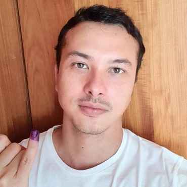 Dian Sastro Protes Foto Selfie Nicholas Saputra