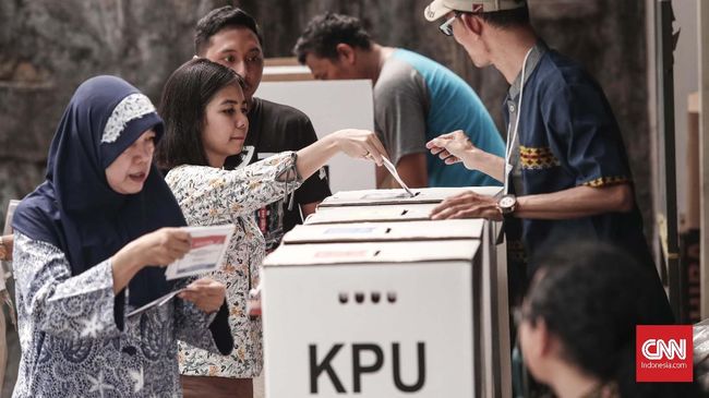 Bagi masyarakat yang berminat mendaftar, simak besaran honor atau gaji Pengawas TPS yang bertugas saat Pemilu 2024.