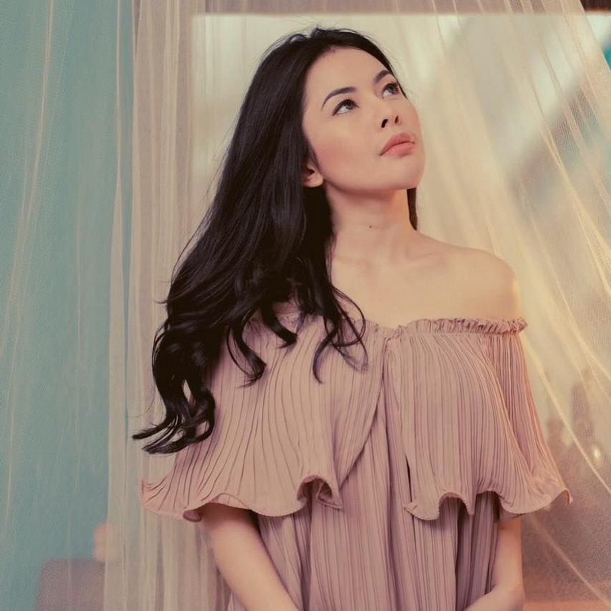 Billy Syahputra dikabarkan telah memiliki kekasih baru yang disebut-sebut adalah Elvia Carolline&period; Seperti apa ya Elvia Carolline&quest; Berikut 6 pesonanya&period;