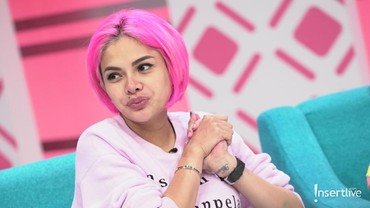 img-title Nikita Mirzani Dapat Cincin Warisan dari Pria Prancis