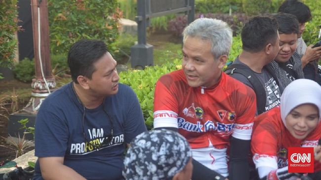 Ganjar hanya bisa ikut satu putaran di Borobudur Marathon, sedangkan istrinya bisa sampai finis yakni 6 kali putaran.
