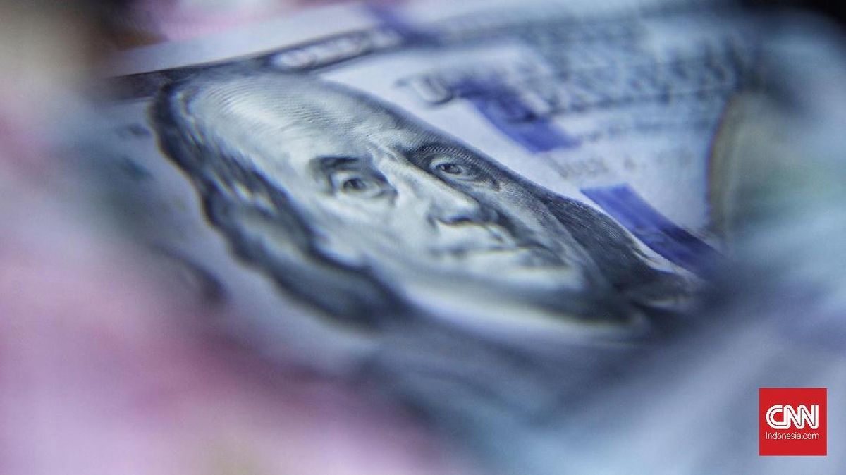 Rupiah Lemah Lagi ke Rp18.009 per Dolar AS usai Gubernur BI Mundur