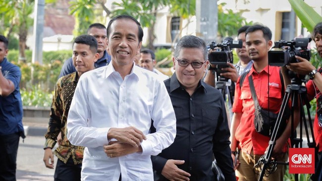 Presiden Jokowi memastikan banyak muka baru dalam Kabinet Kerja Jilid II, dan ada beberana nama lama yang dipertahankan sebagai menteri.