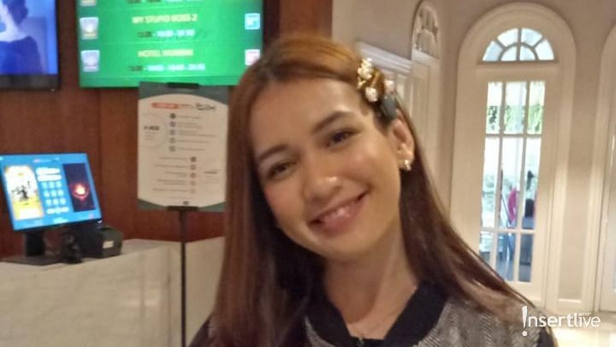 Dea Annisa yang mengaku termasuk penakut tetap senang menerima tawaran bergenre horor dengan alasan dirinya memang suka keluar dari zona nyaman.