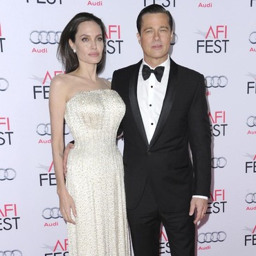 Ini Cara Seksi Angelina Jolie Goda Brad Pitt Saat Adegan Ranjang