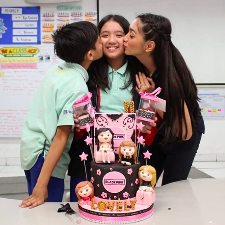 <p>Sibuk blusukan ke dapil, tak lantas membuat Angel Karamoy lupa untuk merayakan ulang tahun anak pertamanya, Lovely. (Foto: Instagram @realangelkaramoy)</p>