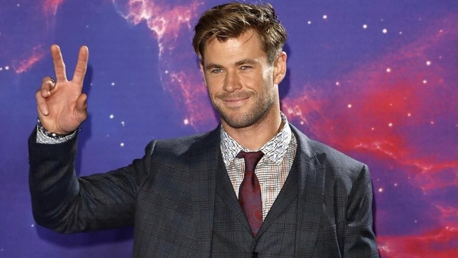 Seperti apa sih ekspresi kocak Chris Hemsworth saat ketakutan naik wahana roller coaster?