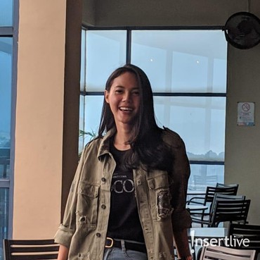 Della Dartyan Beruntung Pernah Pacaran Beda Agama, Ada Apa?