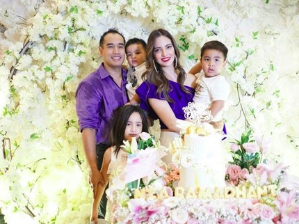 Hadirkan Slank, Kejutan Nia Ramadhani di Ulang Tahun Suami