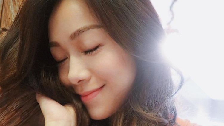 Aktris Jacqueline Wong mengaku bersalah saat dituding menjadi pelakor. Kini dirinya sudah pulang ke Hong Kong, ia juga tak keluar rumah selama satu bulan.