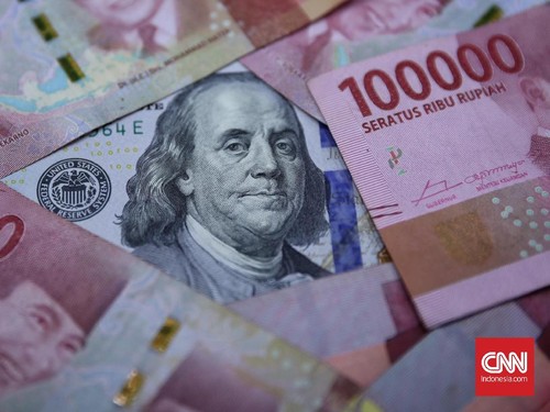 Nilai tukar rupiah berada di posisi Rp14.002 per dolar AS pada perdagangan pasar spot, Jakarta, 18 April 2019. Rupiah melesat 0,59 persen terhadap dolar AS dibandingkan Selasa (16/4) di angka Rp14.085 per dolar AS. (CNN Indonesia/ Hesti Rika)