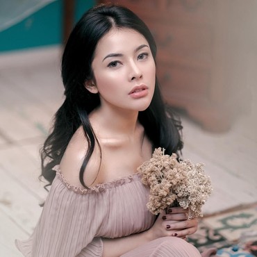6 Pesona Elvia Carolline, Wanita yang Diduga Pacar Baru Billy Syahputra