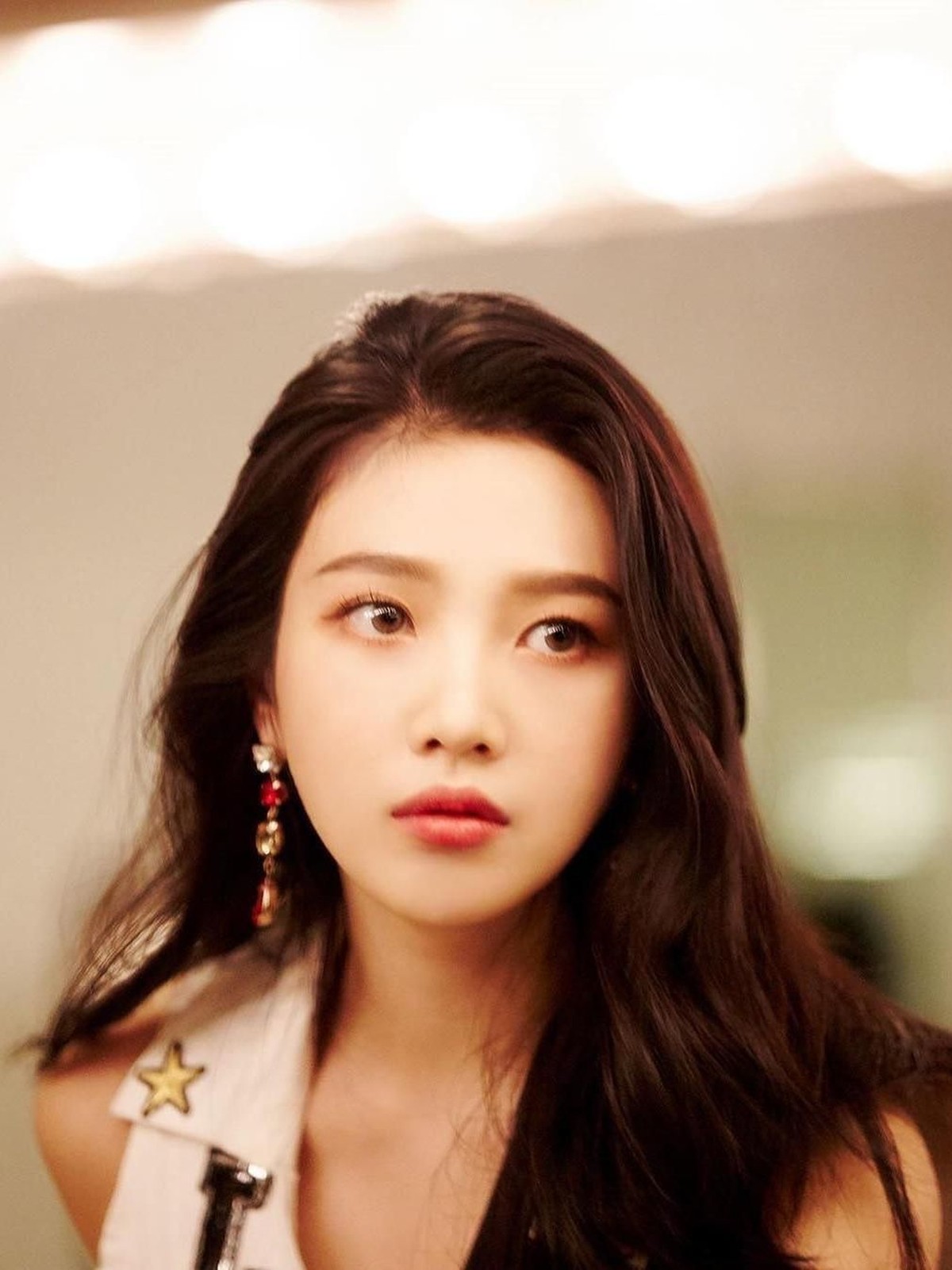 Red Velvet akan tampil di acara Konser Korean Wave 2019 yang diadakan Transmedia pada 27 April mendatang&period; Berikut potret cantik kelima membernya&period;