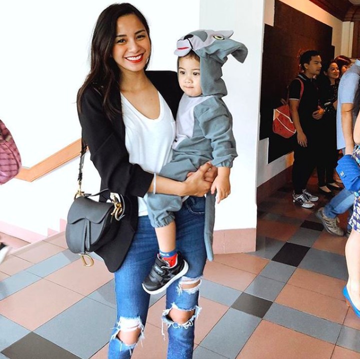 <p>Kirana larasati menemani pertunjukan pertama anak semata wayangnya, Kyo di sekolah. Keputusan nyaleg tak membuatnya lupa tanggung jawab sebagai orang tua. (Foto: Instagram @kiranalarasati)</p>