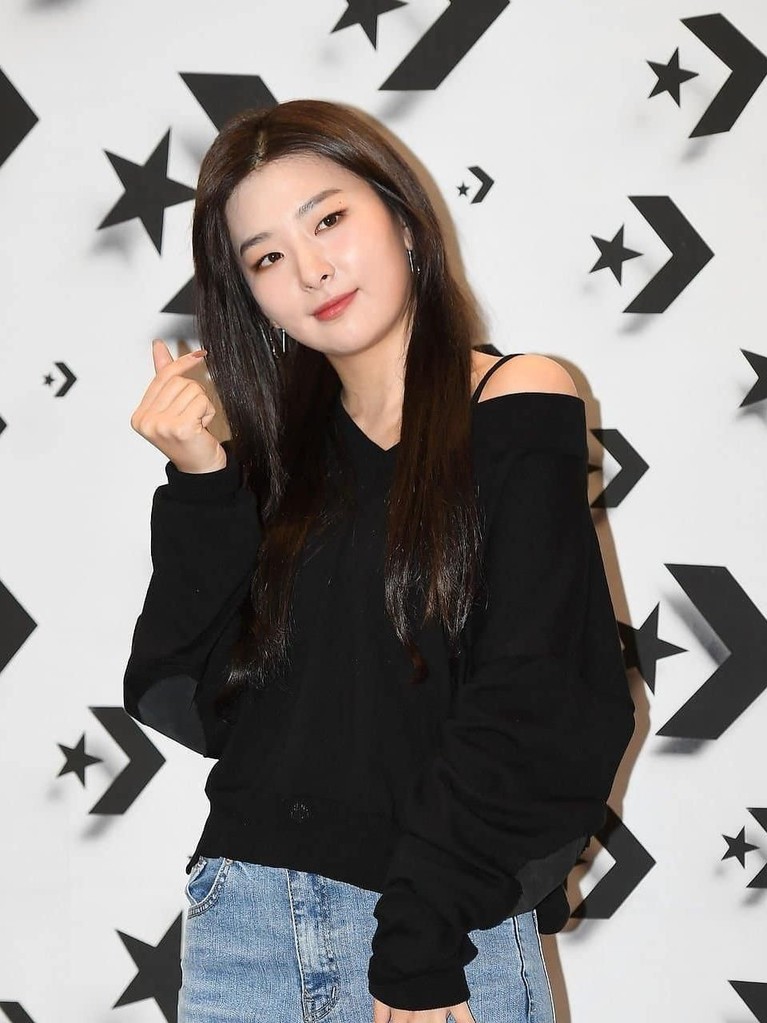 Red Velvet akan tampil di acara Konser Korean Wave 2019 yang diadakan Transmedia pada 27 April mendatang. Berikut potret cantik kelima membernya.
