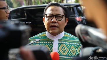 Beda Reaksi Jokowi dan Cak Imin Tonton Lagu 'Waktu Ku Kecil', Ada yang Menghayati