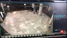 VIDEO: Aksi Vandalisme Gambar Kelamin di Masjid Terekam CCTV