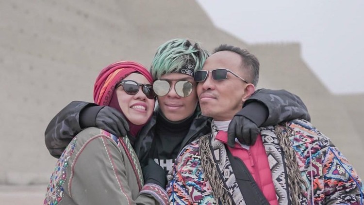 Atta Halilintar bersama orang tua Atta Halilintar bersama orang tua