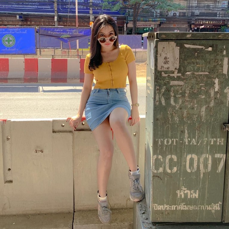 Billy Syahputra dikabarkan telah memiliki kekasih baru yang disebut-sebut adalah Elvia Carolline. Seperti apa ya Elvia Carolline? Berikut 6 pesonanya.