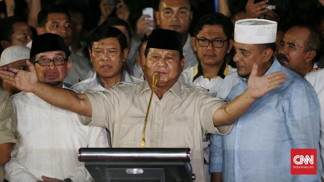 Ketum PAN Zulkifli Hasan dan politikus Demokrat AHY telah menemui Jokowi di Istana. Belakangan, Andi Arief menyebut ada kelompok 'setan gundul' di kubu Prabowo.
