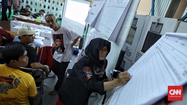 Komnas HAM tidak ingin kasus meninggalnya 894 Petugas Kelompok Penyelenggara Pemungutan Suara (KPPS) pada Pemilu 2019 terulang pada 2024.