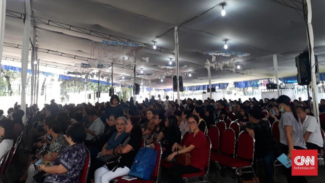 Ribuan umat Katolik menjalankan ibadah Jumat Agung di Gereja Katedral, Jakarta Pusat pada Jumat (19/4) dengan kondusif.