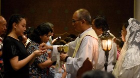 Khutbah Jumat Agung, Pastor Katedral Doakan Pemimpin Negara