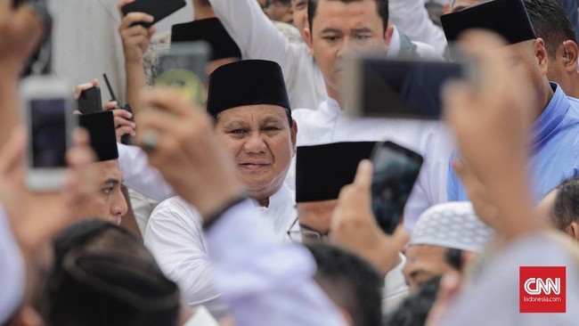 Prabowo Subianto meminta survei pilpres 2019 abal-abal pindah ke Antartika dan berhadapan dengan penguin karena sudah tidak bisa dipercaya rakyat lagi.