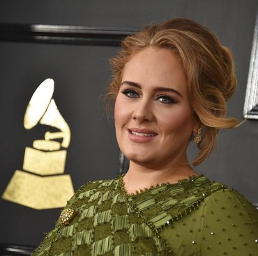 2 Tahun Pisah, Adele & Suami Akhirnya Capai Kesepakatan Perceraian