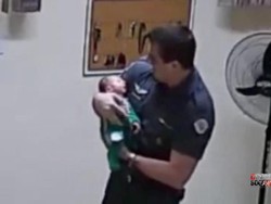 Video Aksi Polisi Selamatkan Bayi Henti Napas dengan CPR di New York