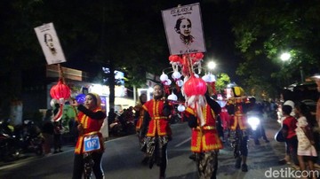 Mendidik dan menghidupi anak