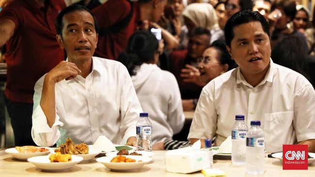 Jokowi Santap Nasi Padang di Grand Indonesia Usai menyantap Nasi Padang di Grand Indonesia, Presiden Jokowi disebut bakal naik MRT menuju Lebak Bulus.