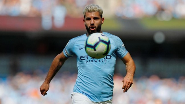Saat Manchester City berupaya mengejar keunggulan Liverpool di klasemen, Sergio Aguero juga berpeluang memburu gol untuk mengalahkan Mohamed Salah.