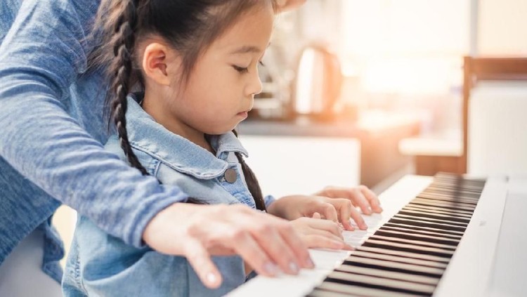 Anak yang jago main musik pasti sudah punya bakat 'dari sananya'. Ah, apa iya?