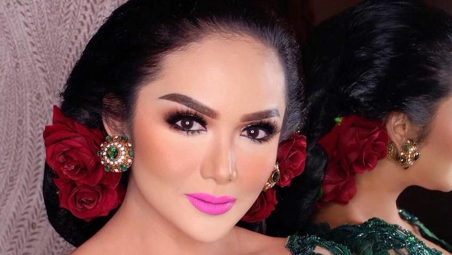 Tak Kesulitan Ajak Anak Puasa, Krisdayanti Bersyukur KD bersyukur di bulan puasa ini, kedua anaknya mulai belajar berpuasa.