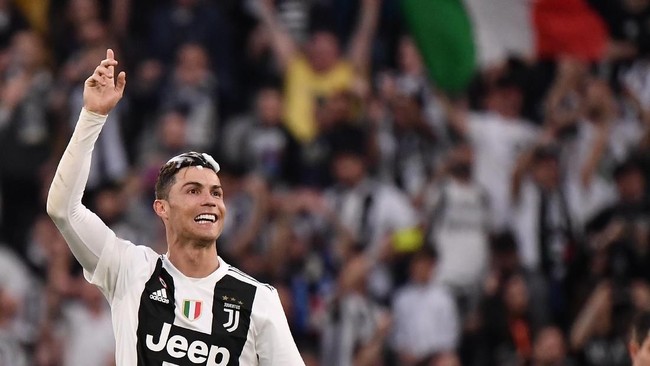Mantan striker Juventus, Luca Toni, menilai Mauro Icardi bakal cocok bermain bersama Cristiano Ronaldo di lini depan.