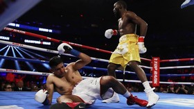 Amir Khan Menyerah, Crawford Menang TKO