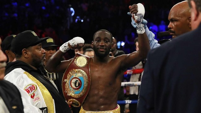 FOTO: Amir Khan Menyerah dan Kalah TKO