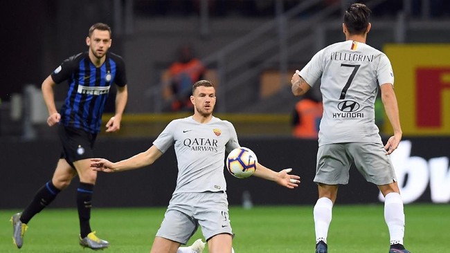 AS Roma gagal menyalip posisi AC Milan di peringkat keempat klasemen Liga Italia 2018/2019 usai bermain imbang 1-1 lawan Inter Milan.