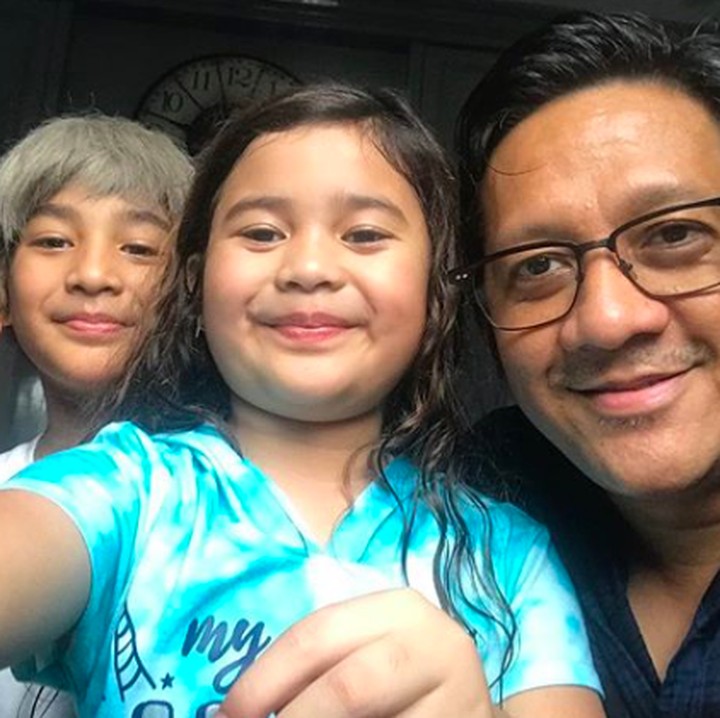 <em>Wefie</em> bareng Kenzy dan si bungsu Lova. Kata Papa Andre, "<em>Cowok korea dan cewek jepang, papa india.</em>" (Foto: Instagram @andreastaulany)