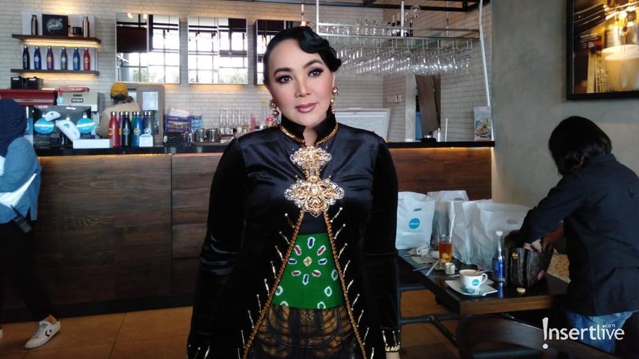 Dewi Gita sayangkan masih ada artis yang terjerat prostitusi online.
